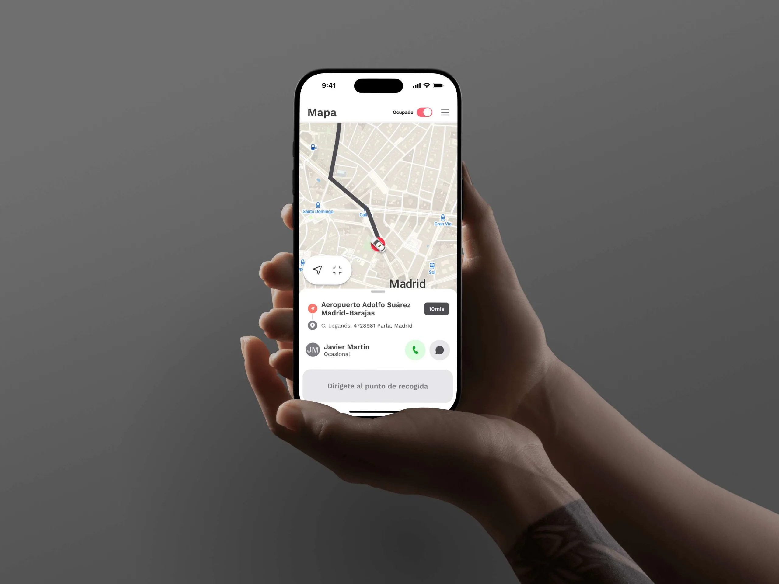 Interfaz móvil de app para conductores de flotas, mostrando ruta optimizada y notificaciones logísticas en tiempo real. Para una perfecta solución de optimización de rutas para todo tipo de flotas.